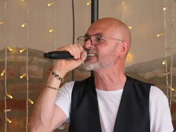 Angelo senza capelli